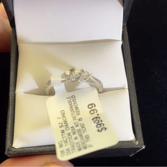 Old Prices $999 Genuine Diamonds Solid 10K White Gold Ring Gorgeous - Picture 4 of 8